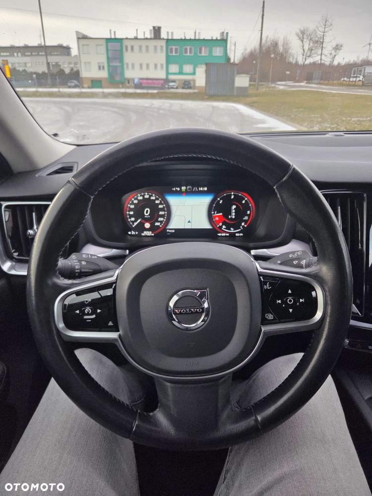 Volvo V60 Cross Country - 10