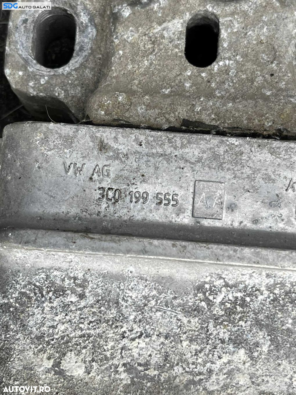 Suport Tampon Motor Stanga de la Cutie Viteze Manuala 6 Trepte Volkswagen Passat B6 2.0 TDI BMA BKP BMP BMR BVE BUZ BWV CBAA CBAB CBAC CBBB 2005 - 2010 Cod 3C0199555AA [C3792] - 2