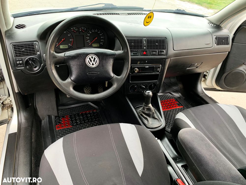 Volkswagen Golf - 10