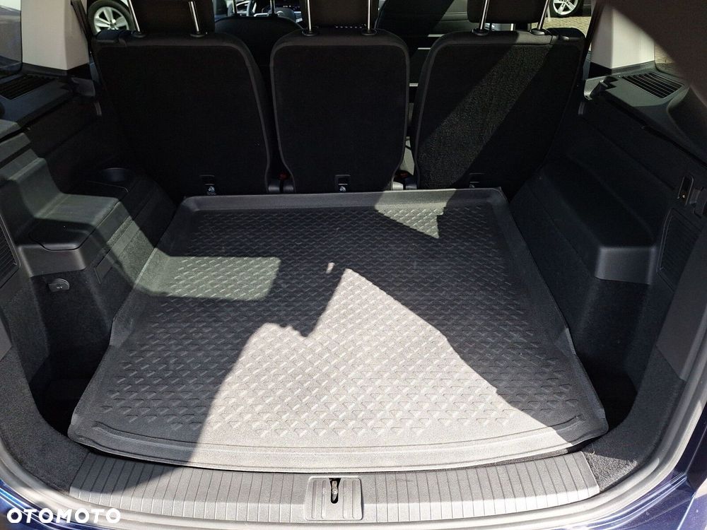Volkswagen Touran - 32