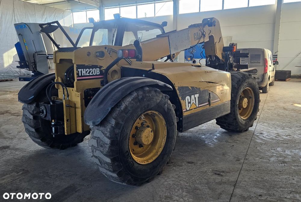 Caterpillar TH220B - 5