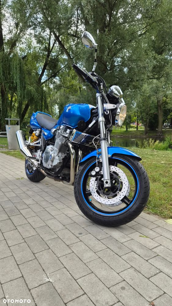 Yamaha XJR - 8