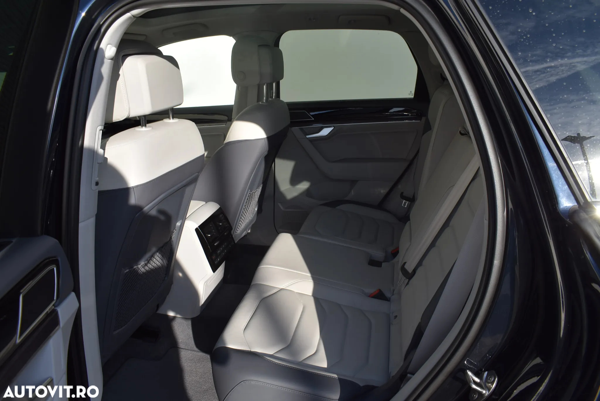 Volkswagen Touareg V6 TDI 4MOTION Elegance - 26