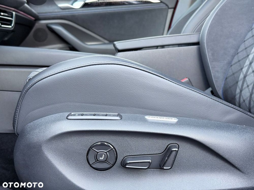 Volkswagen Passat Variant 2.0 TDI SCR R-Line DSG - 25