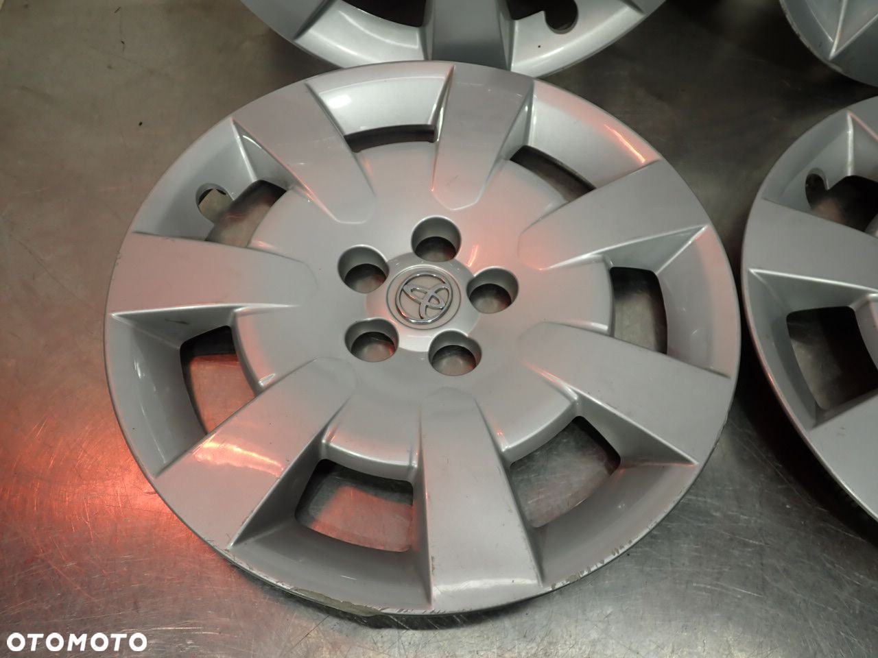 KOŁPAKI KPL 16" TOYOTA URBAN CRUISER 42602-CA020 - 2