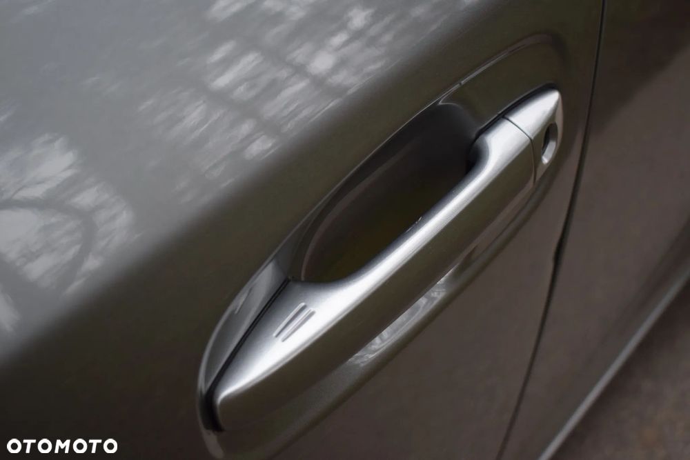 Toyota Avensis 2.0 Sol plus EU5 - 10