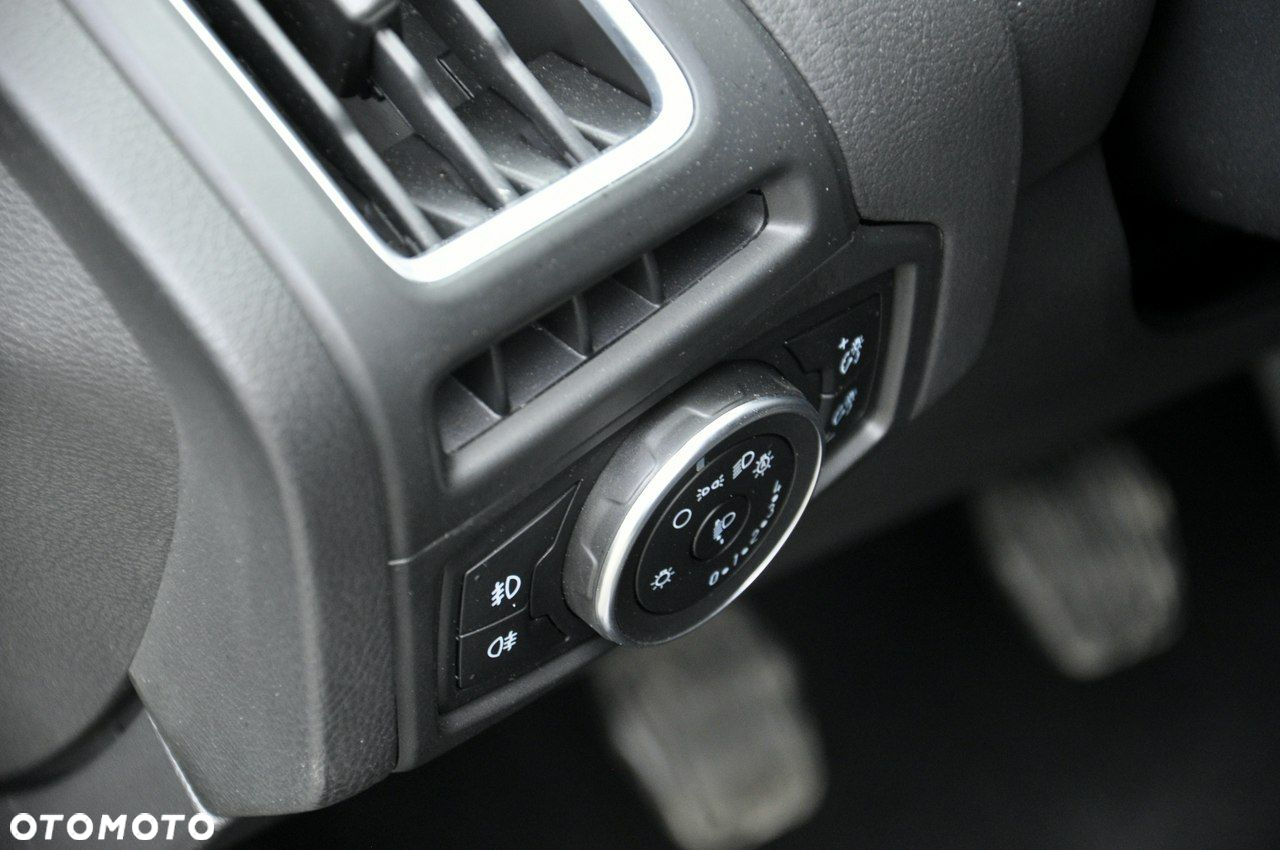 Ford Focus Turnier 1.5 EcoBoost Start-Stopp-System TITANIUM - 39
