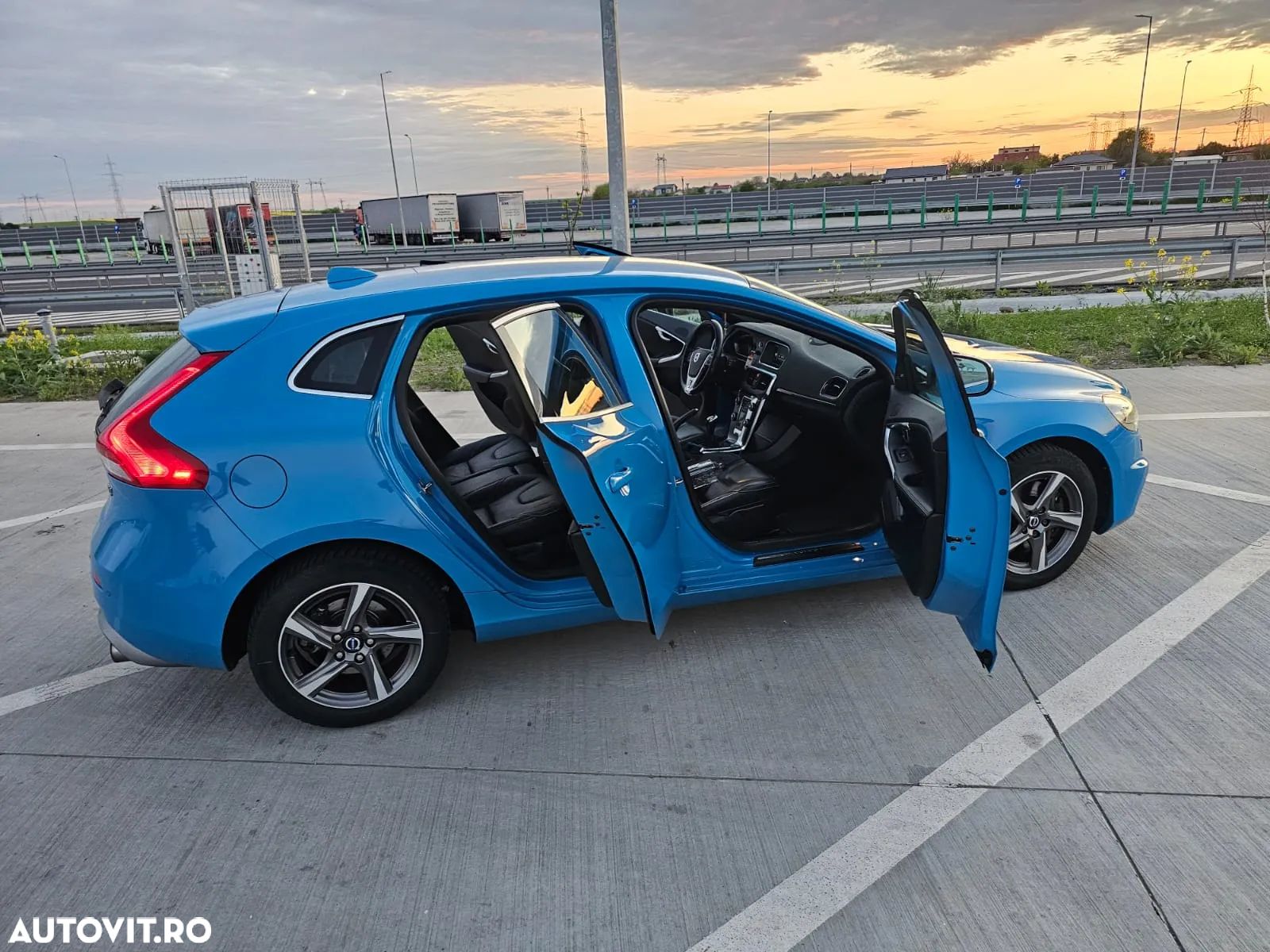 Volvo V40 D4 VEA R-Design - 1