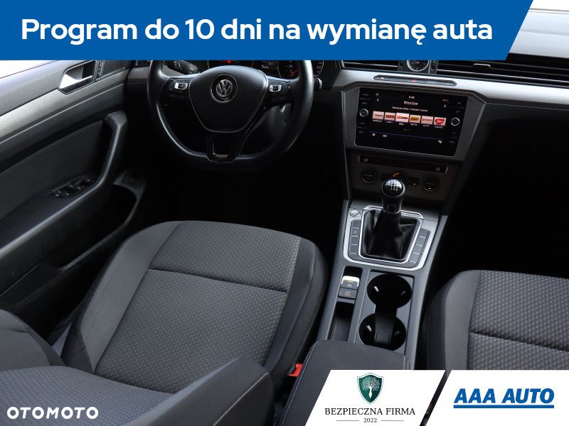 Volkswagen Passat - 8