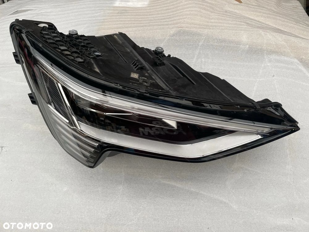 Audi E-Tron reflektor prawy matrix digital 4KE941036 - 1