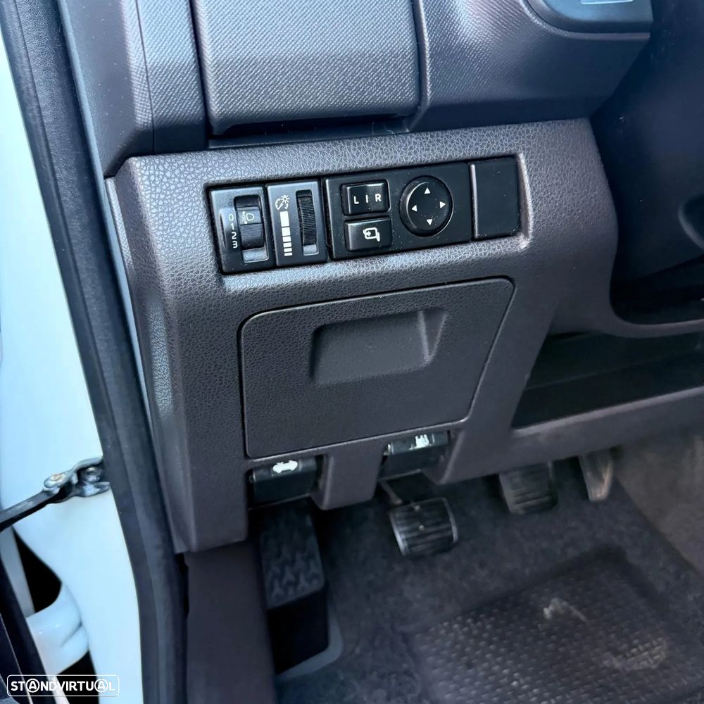 Isuzu D-Max 2.5 DTi CD 4WD LS Sport Edition - 14