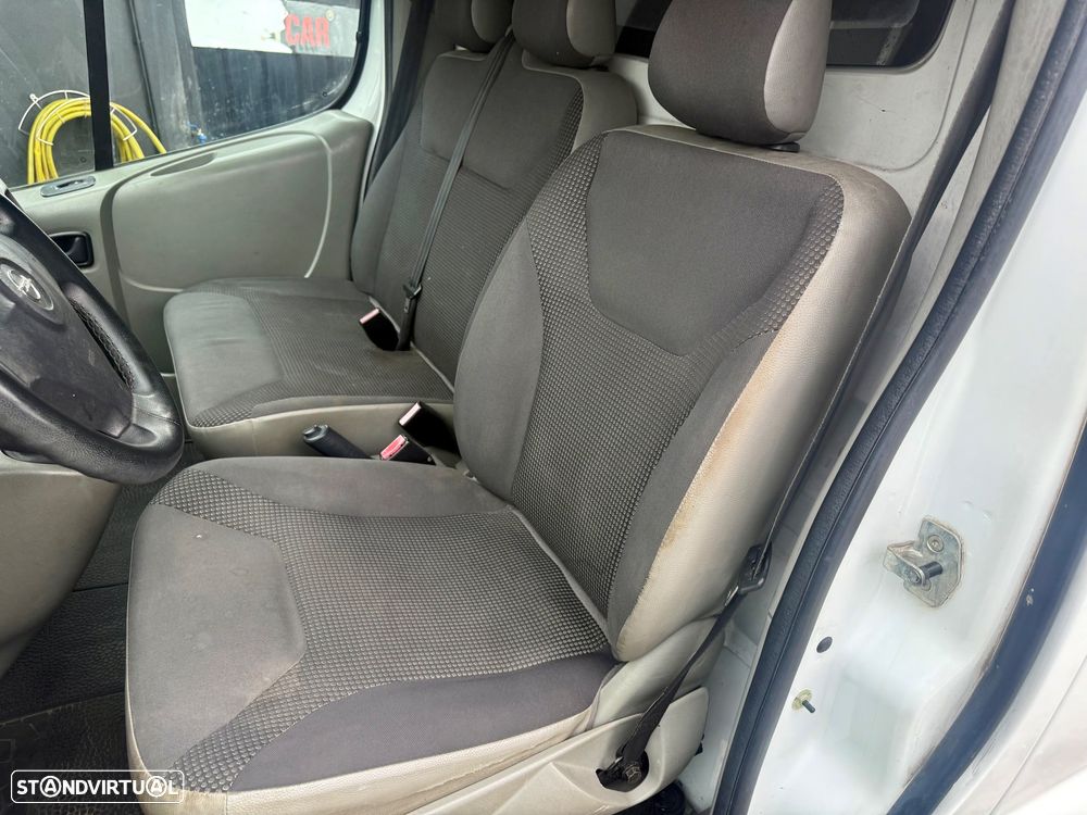 Opel Vivaro longa - 27