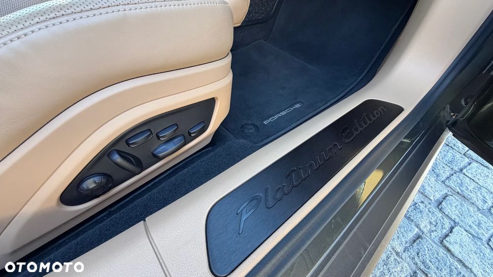 Porsche Panamera 4 Platinum Edition - 6