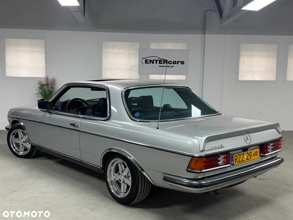 Mercedes-Benz W123 - 36