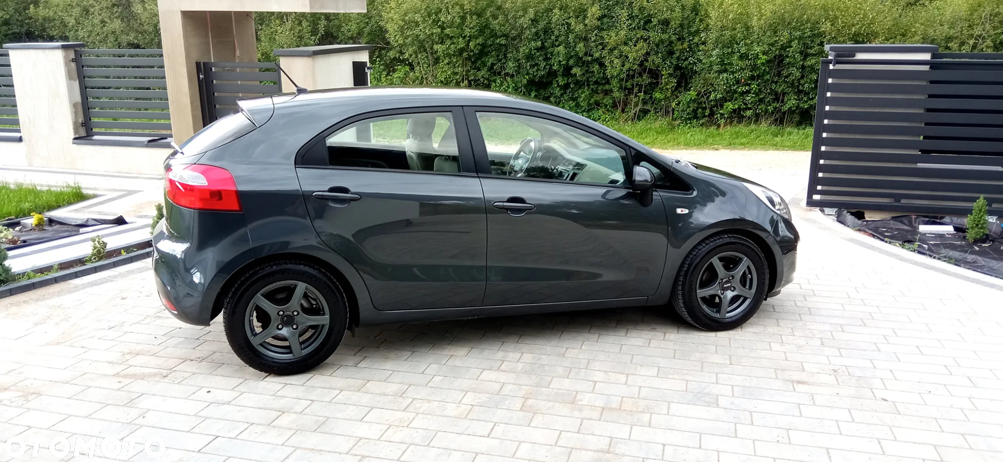 Kia Rio - 12