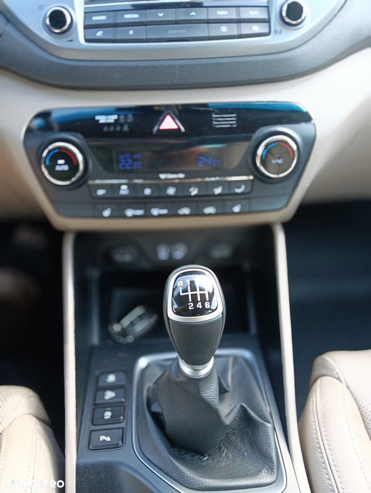 Hyundai Tucson blue 1.7 CRDi 2WD Style - 31