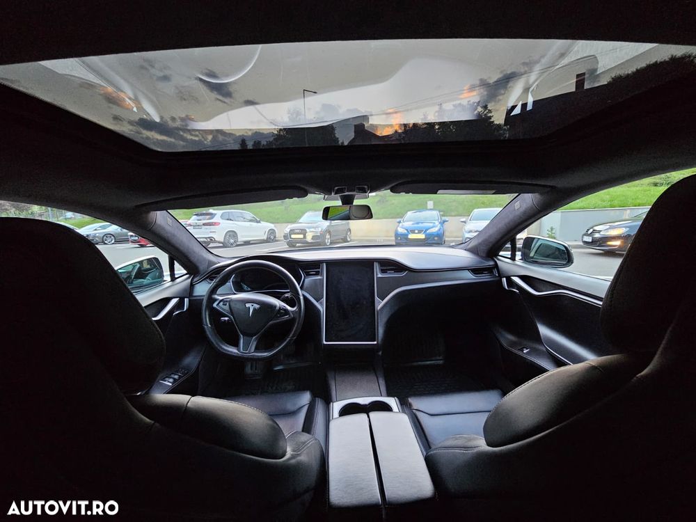 Tesla Model S - 8