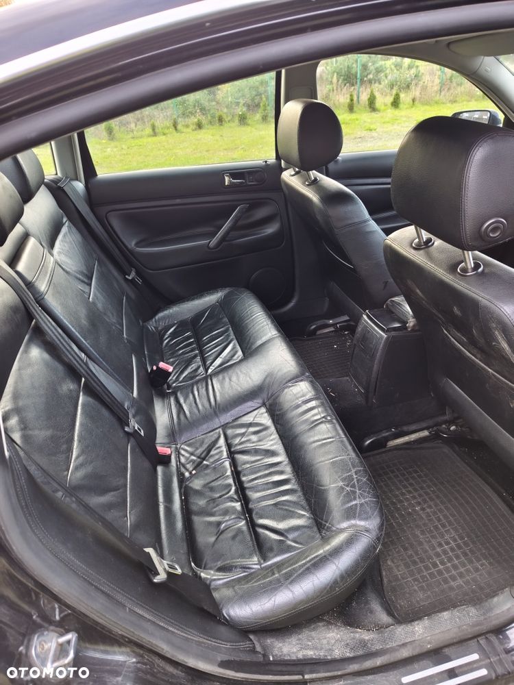 Volkswagen Passat - 4