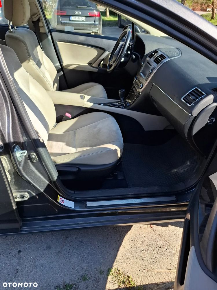 Toyota Avensis 1.8 Premium MS - 9