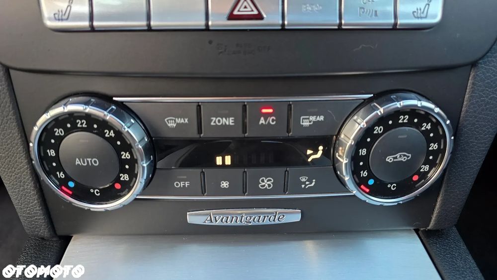 Mercedes-Benz Klasa C 180 BlueEFFICIENCY Avantgarde - 18