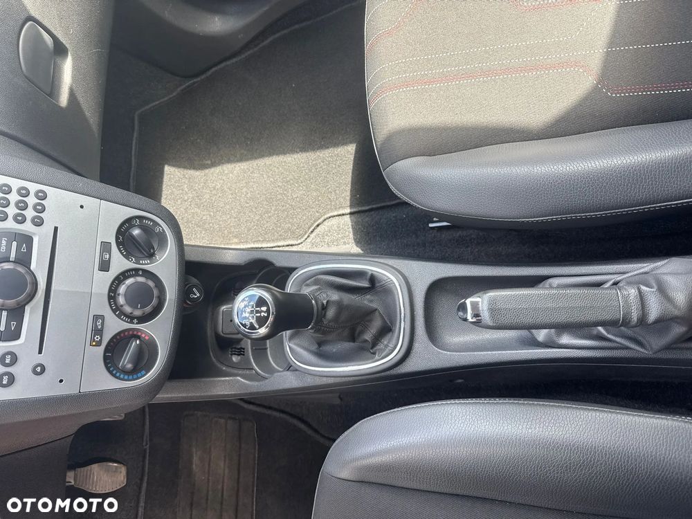 Opel Corsa 1.4 16V 150 Jahre - 17