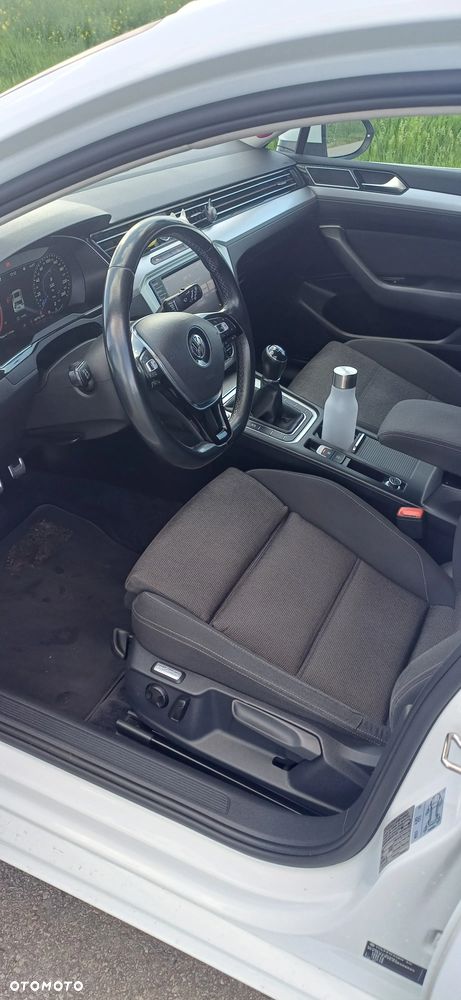 Volkswagen Passat - 8