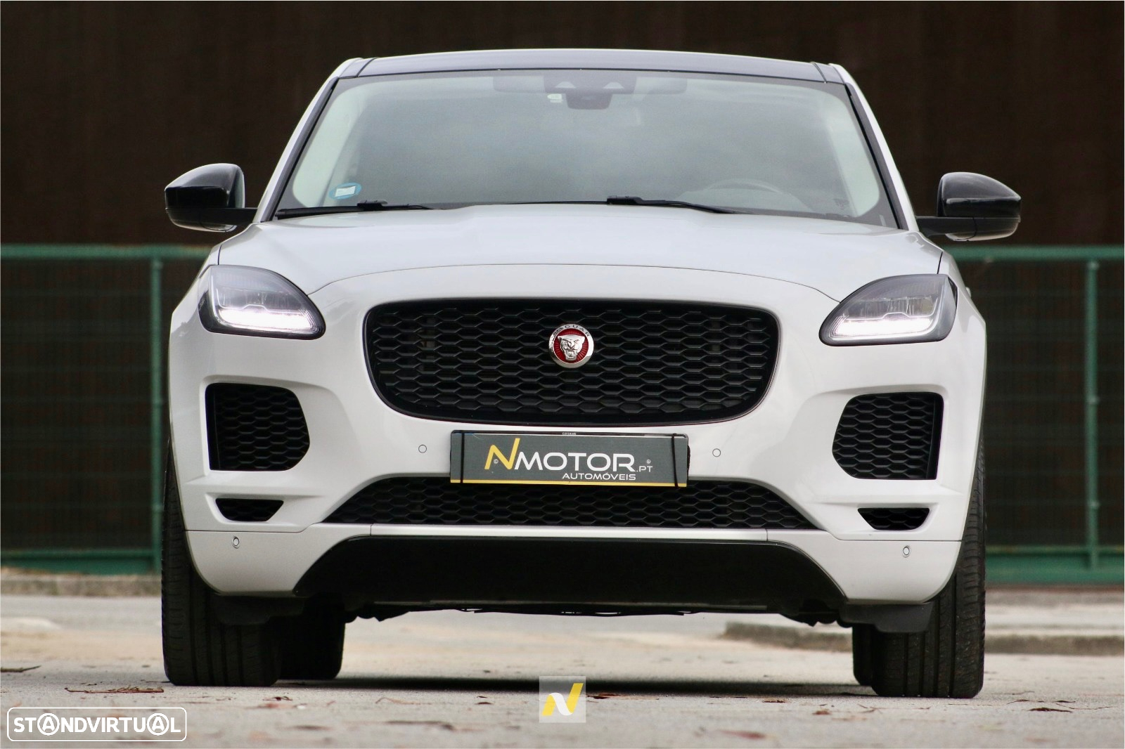 Jaguar E-Pace 2.0 i4D R-Dynamic S AWD Aut. - 4