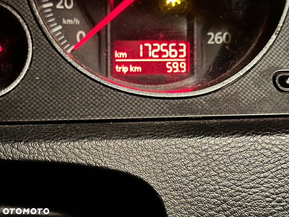 Volkswagen Passat - 4