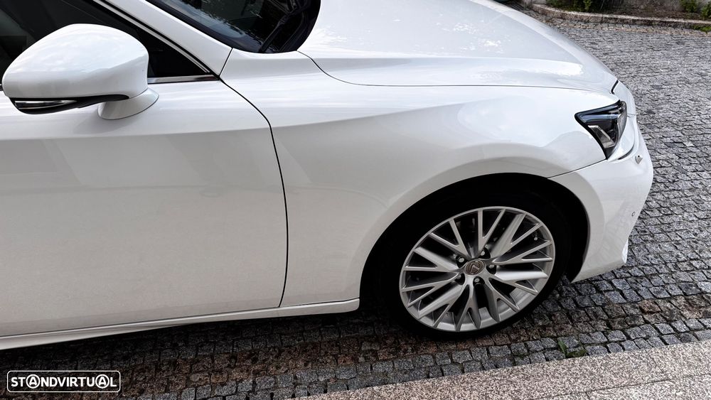 Lexus IS 300H Luxury - 12