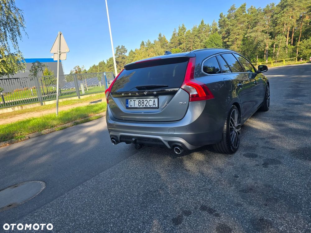Volvo V60 D4 R-Design - 8