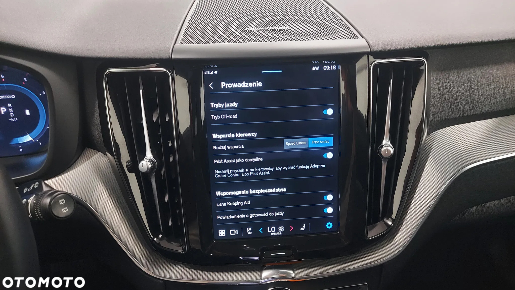 Volvo XC 60 B4 D AWD Plus Dark - 28