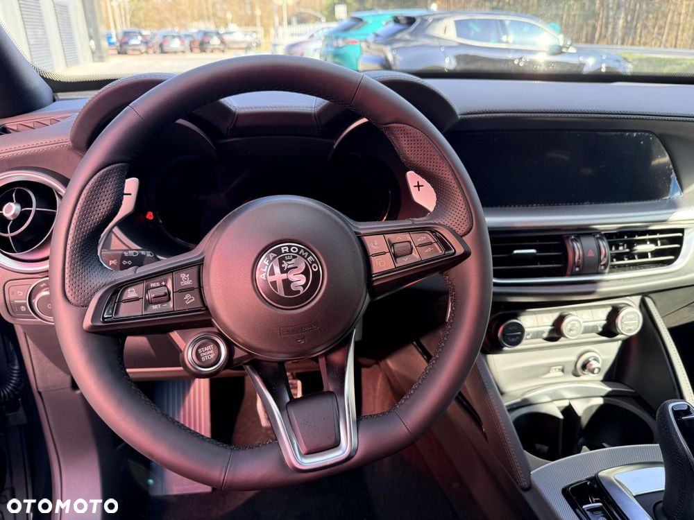 Alfa Romeo Stelvio - 14