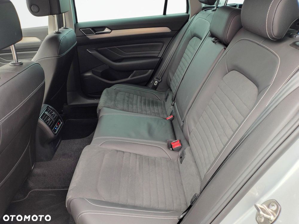 Volkswagen Passat Variant 2.0 TDI Elegance DSG - 25
