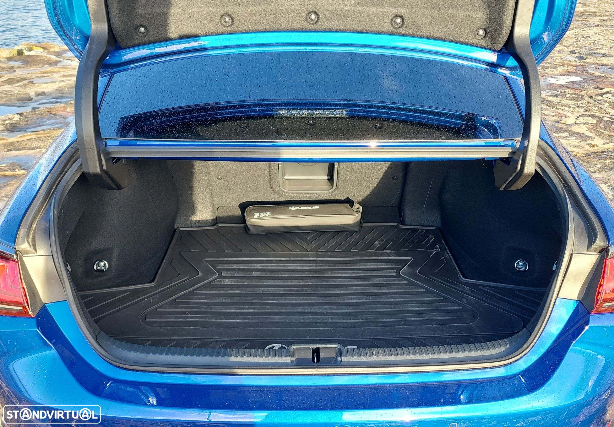 Lexus ES 300h Sport - 12