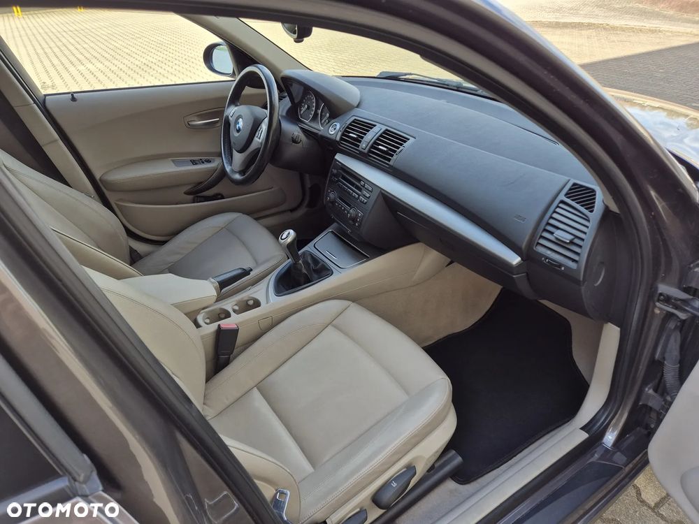 BMW Seria 1 116i - 27
