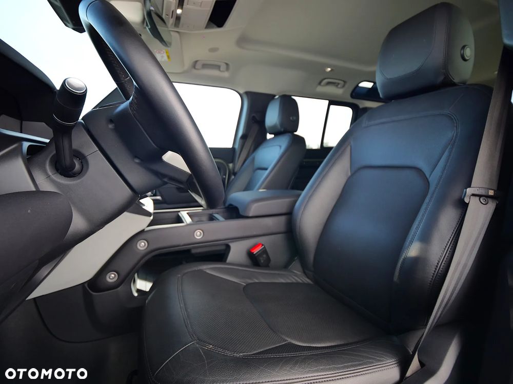 Land Rover Defender - 23