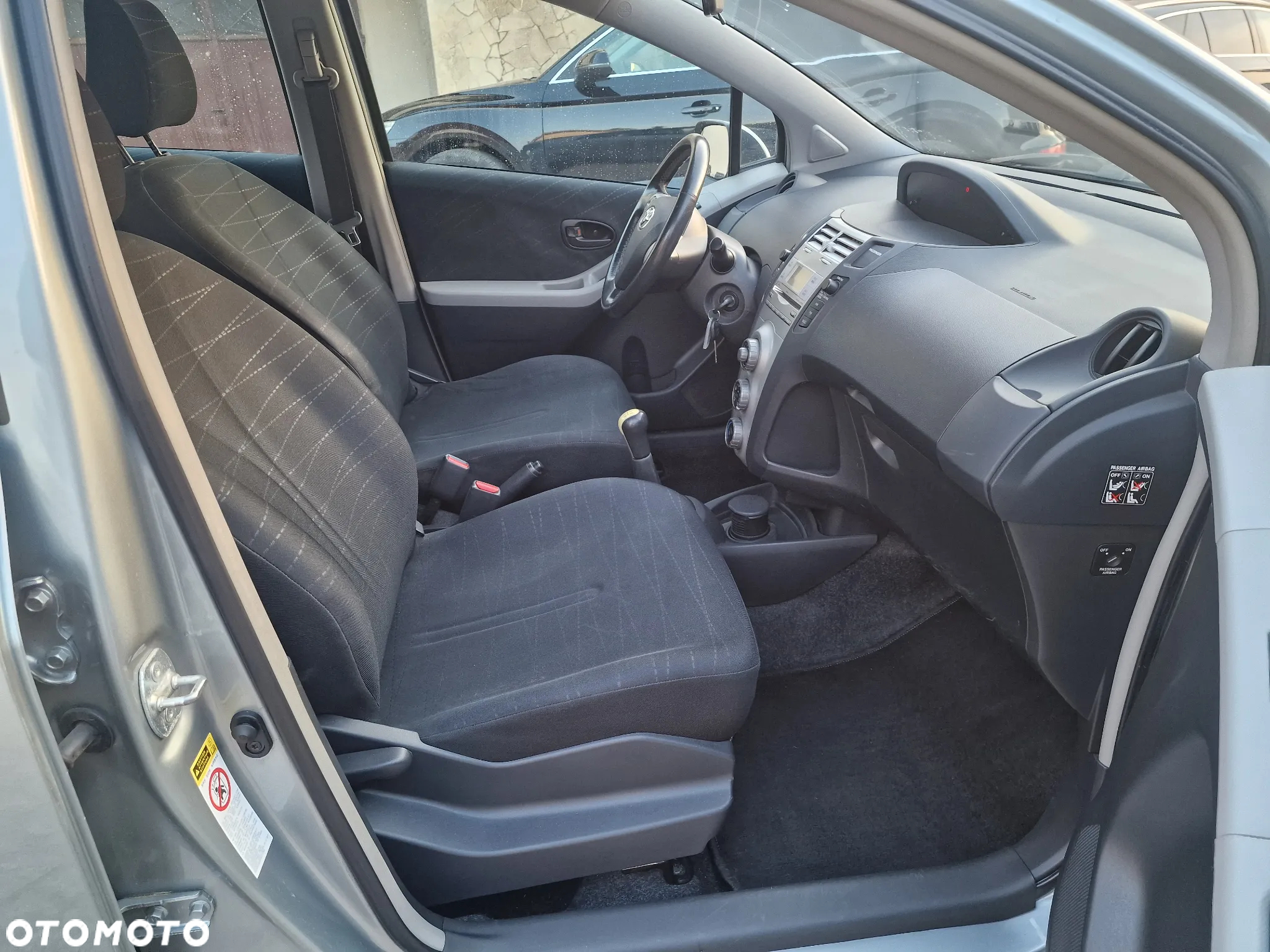 Toyota Yaris 1.3 VVT-i Executive - 16