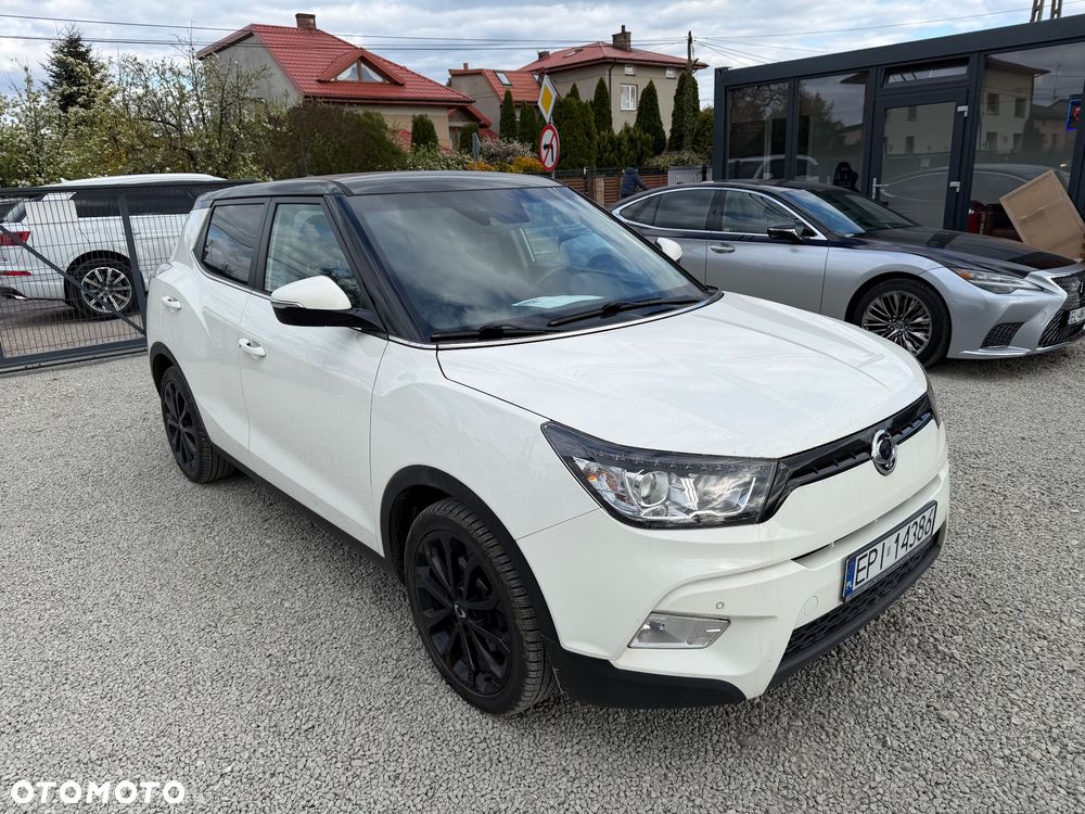 SsangYong/KGM Tivoli e-XGi 160 2WD Black+White - 17