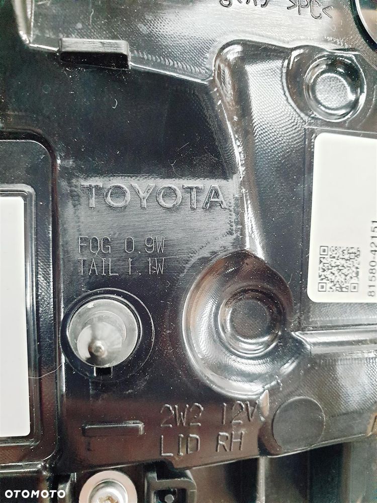 TOYOTA RAV 4 V-GENARACJA 19r+ PRAWA LAMPA TYŁ W KLAPĘ ORY EU !!! 8158042151 - 6