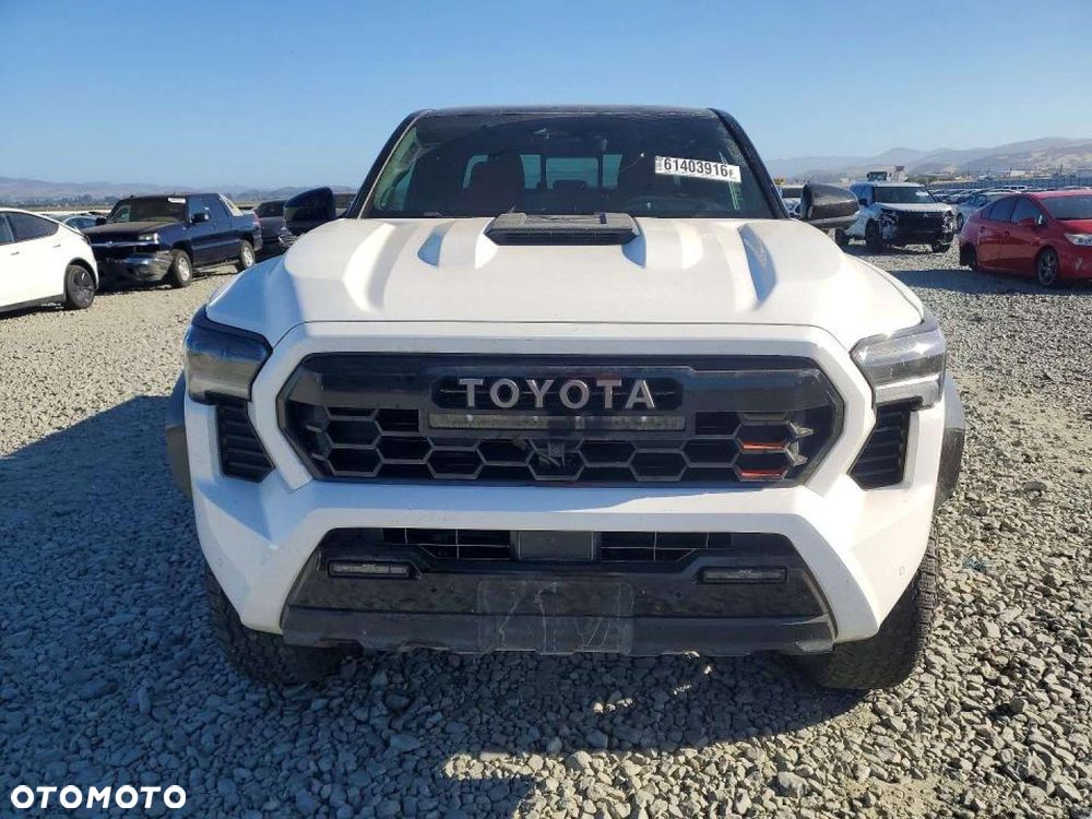 Toyota Tacoma - 7