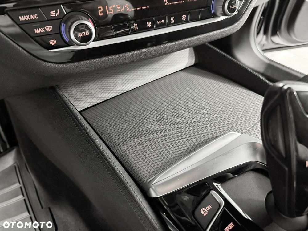 BMW Seria 5 520d Touring M Sport Edition - 25
