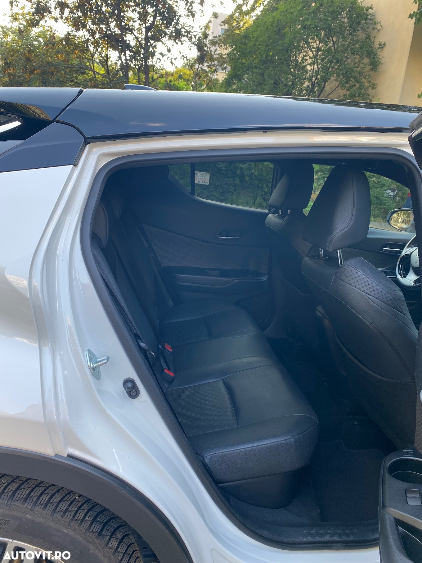 Toyota C-HR 2.0 HSD 184 CP 4x2 CVT Classy Bi-Tone - 11