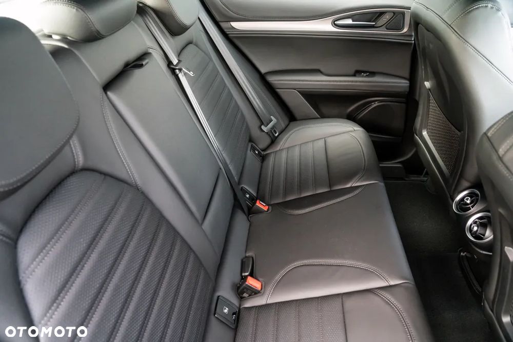 Alfa Romeo Stelvio 2.0 Turbo Veloce Q4 - 12