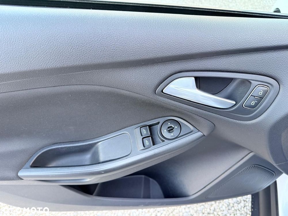 Ford Focus SW 1.0 EcoBoost S&S COOL&CONNECT - 19