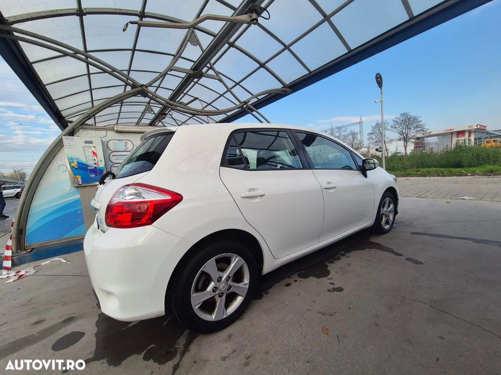 Toyota Auris 1.6 L Valvematic Sol - 3