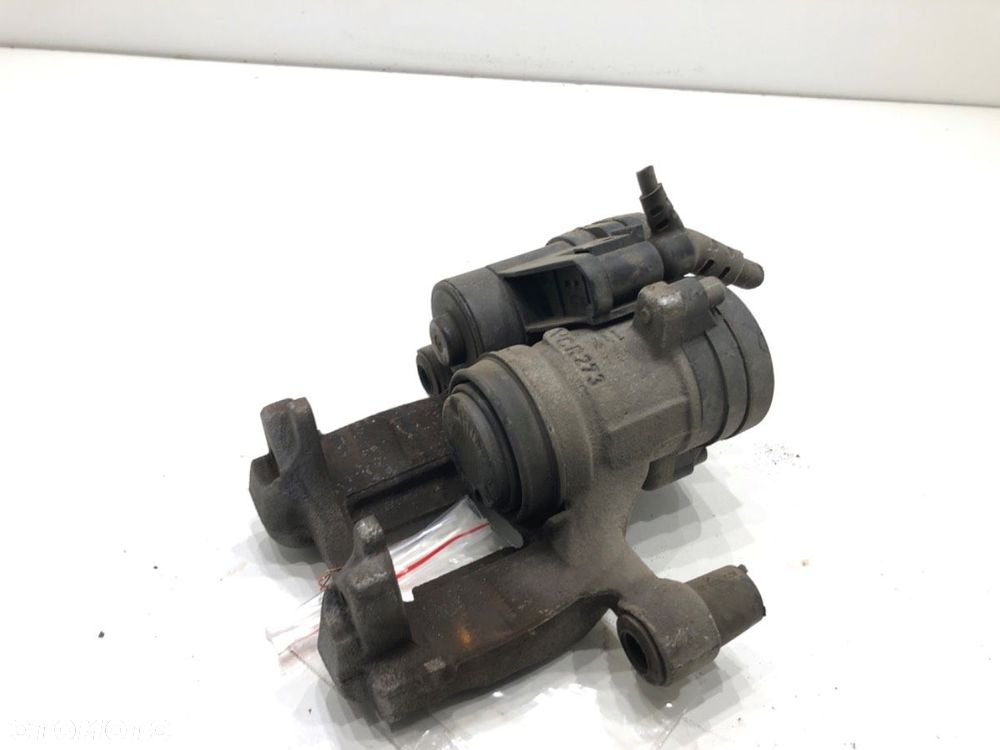 ZACISK LEWY TYŁ  AUDI Q3 Sportback (F3N) 2019 - 2022 35 TFSI Mild Hybrid 110 kW [150 KM] Hybryda - 1