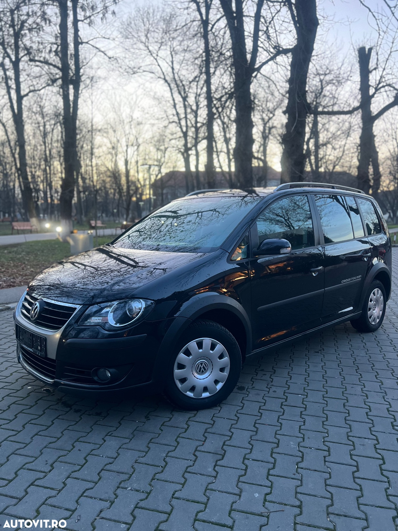 Volkswagen Touran - 2