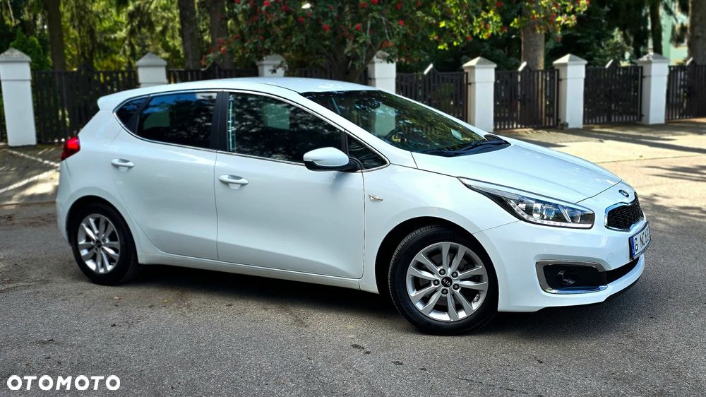 Kia Ceed 1.6 CRDi 136 ISG Dream Team Edition - 7