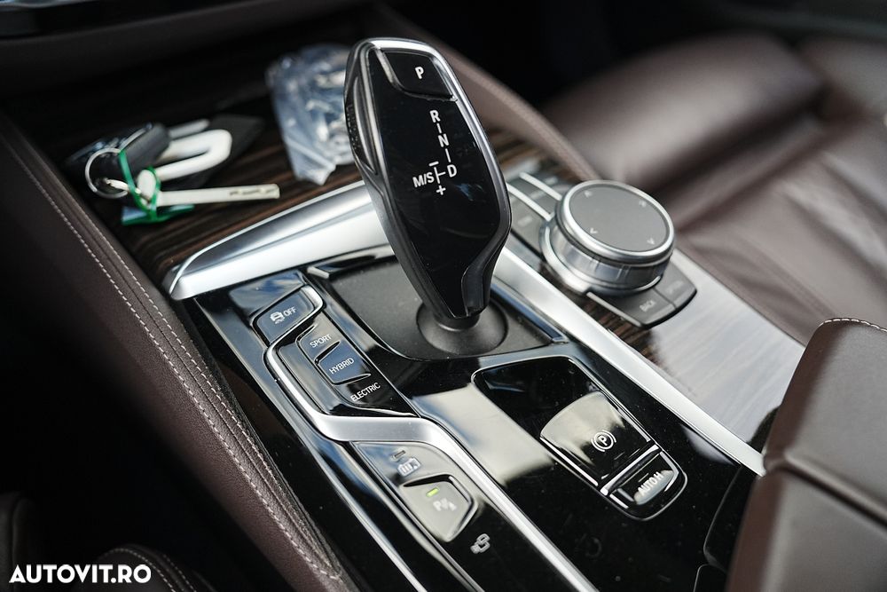 BMW Seria 5 530e Aut. Luxury Line - 26