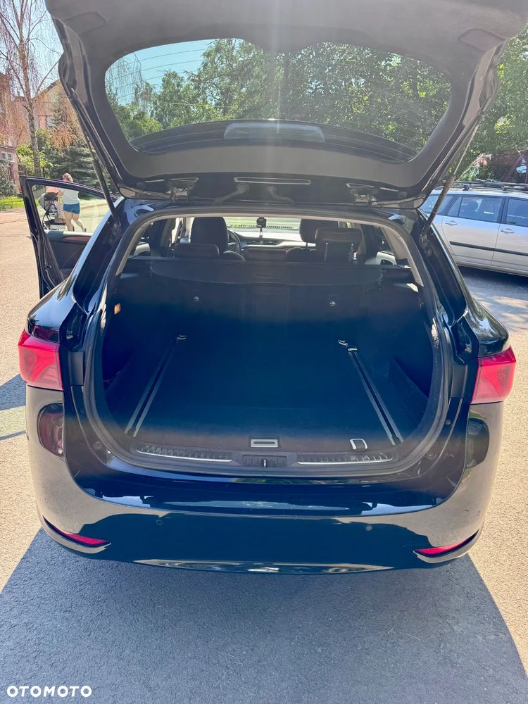 Toyota Avensis 1.8 Premium - 12